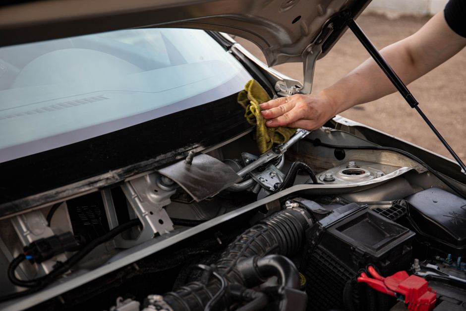 Repairing auto glass